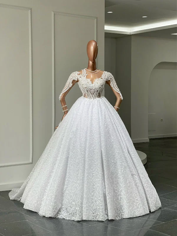 Brisa Sophisticated Bust Design Bridal Dress